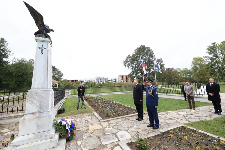 Wreaths Laid at the Slovak Cemetery Wreaths Laid at the Slovak Cemetery