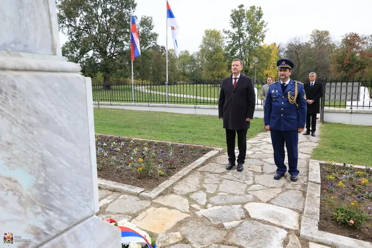 Wreaths Laid at the Slovak Cemetery Wreaths Laid at the Slovak Cemetery