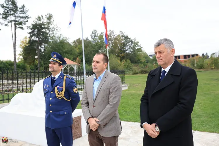 Wreaths Laid at the Slovak Cemetery Wreaths Laid at the Slovak Cemetery