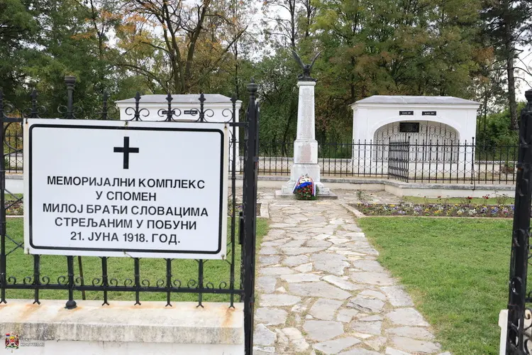 Wreaths Laid at the Slovak Cemetery Wreaths Laid at the Slovak Cemetery