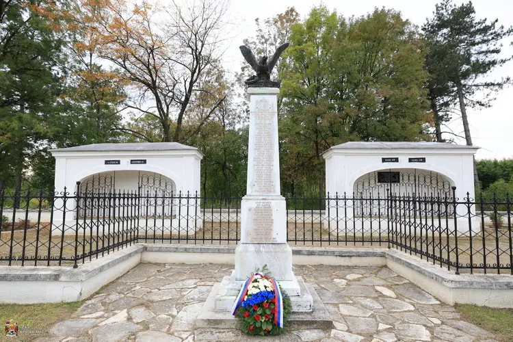 Wreaths Laid at the Slovak Cemetery Wreaths Laid at the Slovak Cemetery
