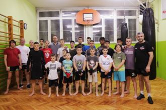 Стевовић присуствовао бесплатном тренингу за младе спортисте у Кик бокс клубу „Раднички“