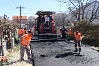 Асфалтирање улица у Месној заједници Велико Поље