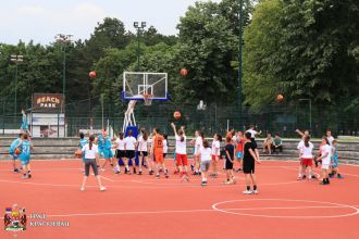 Министар Удовичић отворио кошаркашки терен у Великом парку