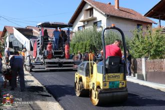 Асфалтирање Рачанске улице у МЗ Угљешница