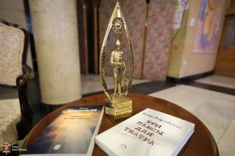 Međunarodnu nagradu „Zlatni vitez“ pisac Venko Andonovski posvećuje Kragujevčanima