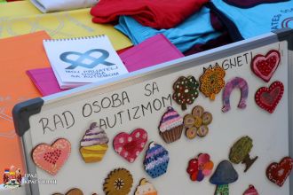 Prodajna izložba u Pešačkoj zoni povodom Evropskog dana osoba sa autizmom